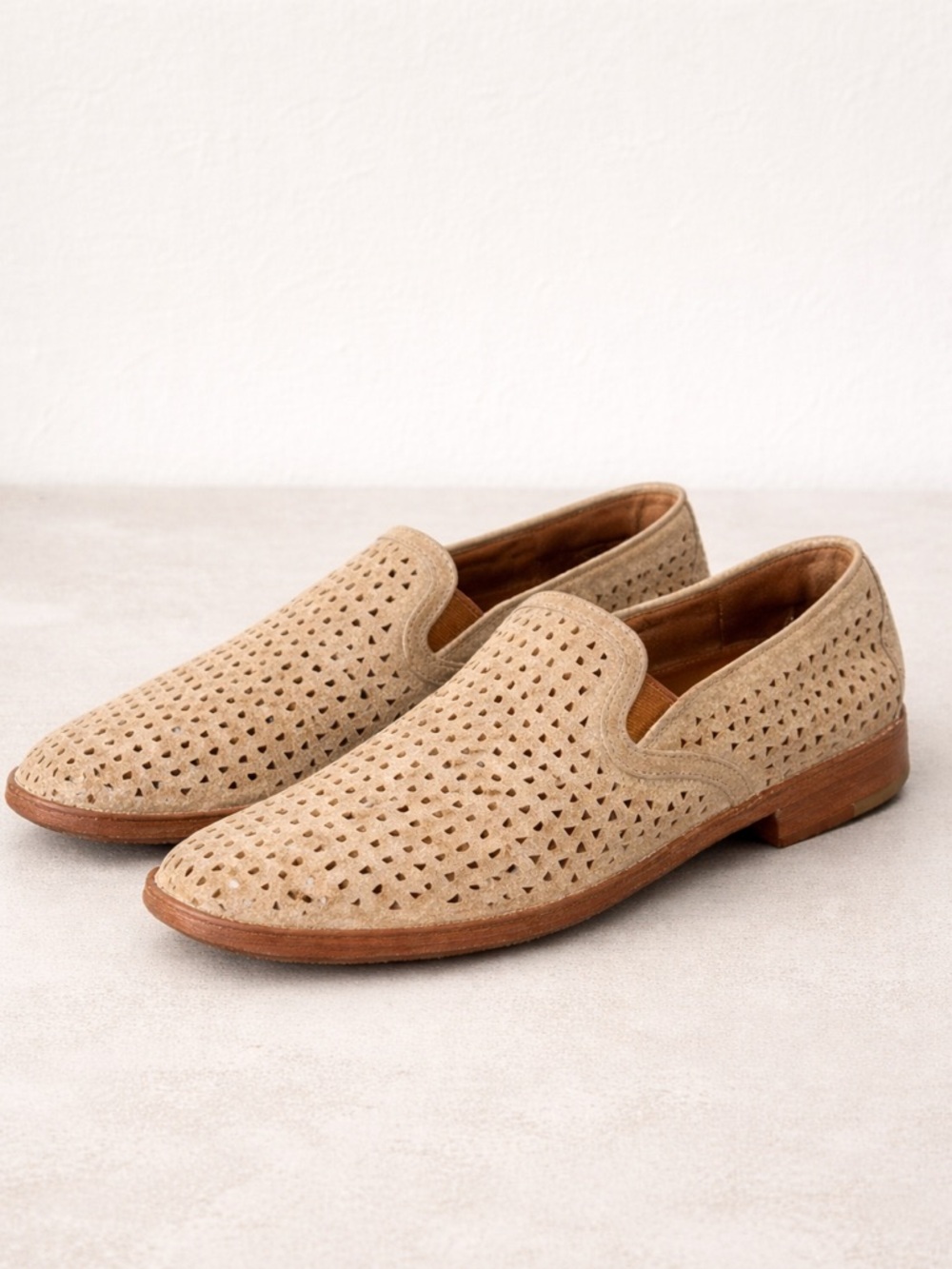 Trask Cashew Leather Loafers Silver Glow Perforated Slip-On Women 7.5M Minimal